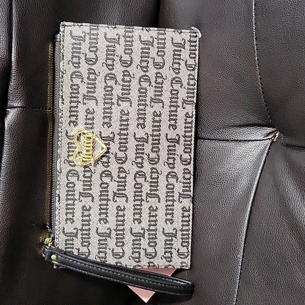 Juicy wristlet 🔥